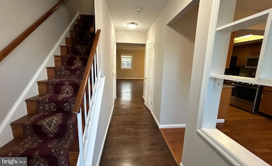 2058 Mayflower Dr, Woodbridge, VA 22192 - photo 2