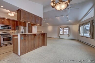 Roomy dining area w/granite bar