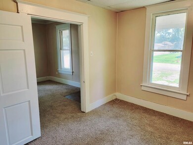 628 Omaha Ave, Lincoln, IL 62656 - photo 6