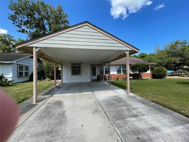 10933 Stover St, Houston, TX 77075 - photo 7