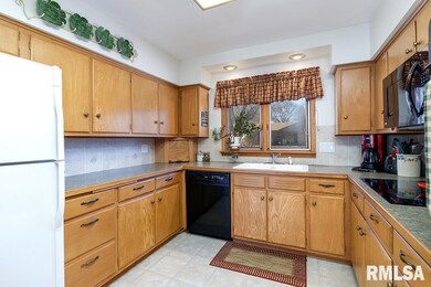 2316 Olympia Dr, Bettendorf, IA 52722 - photo 2