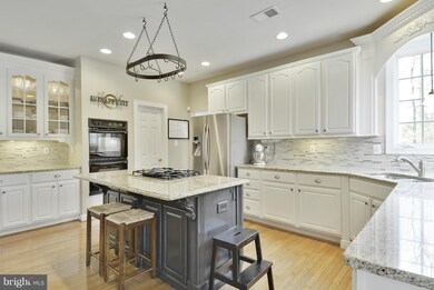 5385 Harrow Ln, Fairfax, VA 22030 - photo 3