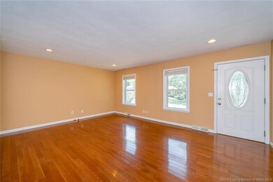 4340 Country View Dr, Floyds Knobs, IN 47119 - photo 3