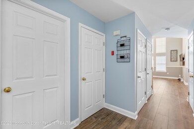 32 PICKET PLACE-1