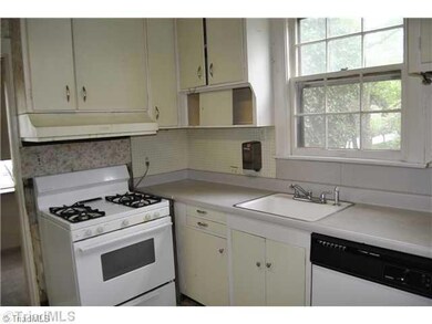 1500 Cloverdale Ave, Winston Salem, NC 27104 - photo 5