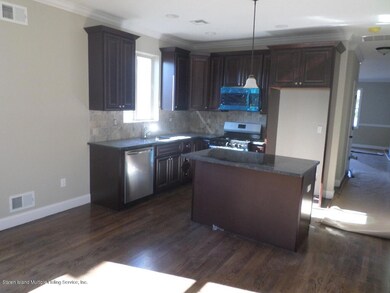 205 Sand Ln, Staten Island, NY 10305 - photo 5