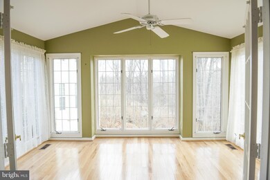 6189 Snowhill Ct, Centreville, VA 20120 - photo 6