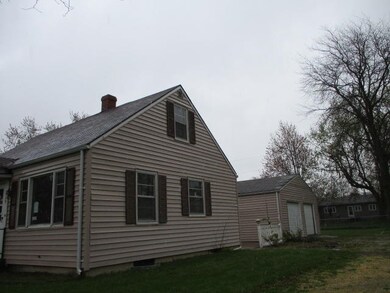 424 S Pine St, Wapakoneta, OH 45895 - photo 2