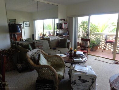 LIVING RM