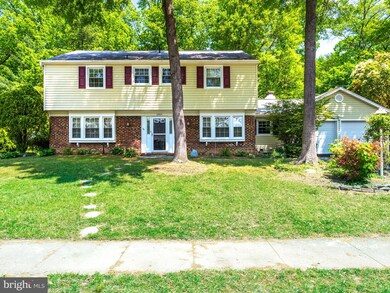 12835 Point Pleasant Dr, Fairfax, VA 22033 - photo 2