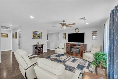 715 S Peachtree Dr, Toquerville, UT 84774 - photo 5