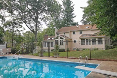 13 Sutton Place, Londonderry, NH 03053 - photo 4