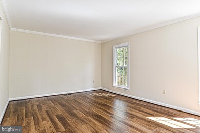 4002 Hunting Pines Ct, Fairfax, VA 22032 - photo 4