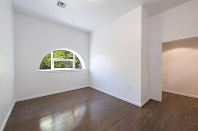 305 Whiton St unit 105, Jc, Bergen-Lafayett, NJ 07034 - photo 4