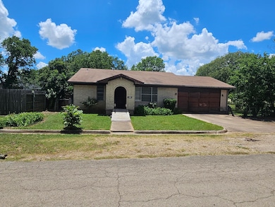 311 Arthur St, Mc Gregor, TX 76657 - photo 4