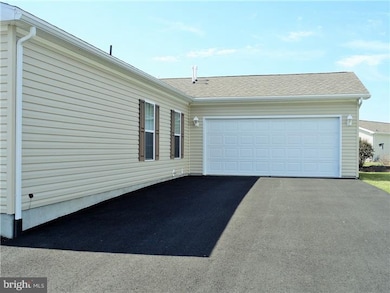 8 Nuthatch Ct E, Bechtelsville, PA 19505 - photo 3