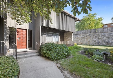 407 W 104th St unit A, Kansas City, MO 64114 - photo 2