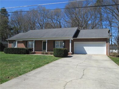 303 Camelot Dr, Statesville, NC 28625 - photo 5
