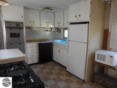 5806 Prescott Dr, Tawas City, MI 48763 - photo 6