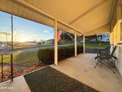 302 Dean St, Williamsburg, PA 16693 - photo 2