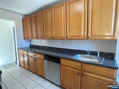 10 Hilliard Ave unit 4, Edgewater, NJ 07020 - photo 3