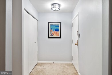 9745 Kings Crown Ct unit 1, Fairfax, VA 22031 - photo 3