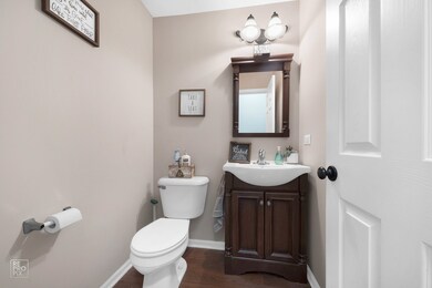 605 S Jade Ln unit 904, Round Lake, IL 60073 - photo 4