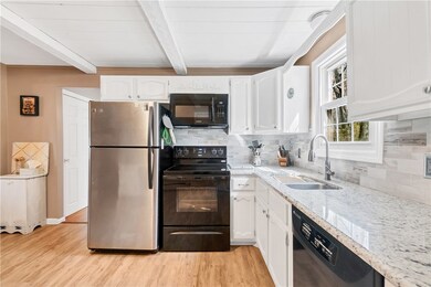 319 Ray Ave, Woonsocket, RI 02895 - photo 3