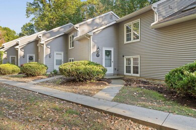 190 Oak Cir unit 2, Colchester, VT 05446 - photo 2