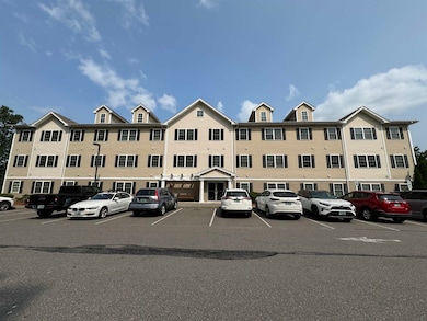 10 Sentinel Ct unit 204, Manchester, NH 03103 - photo 2