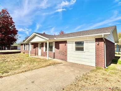 1103 E Kaniatobe Ln, Stigler, OK 74462 - photo 2