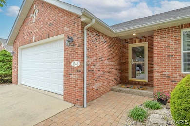 1668 Lakepointe Estates Dr, O Fallon, IL 62269 - photo 2