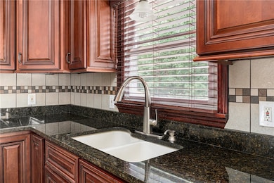 91 Bratt Ln, West Warwick, RI 02893 - photo 6