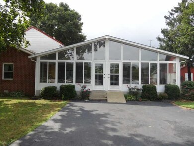 Pull right up to the oversized sun room. Great for company. 