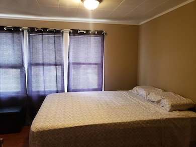 723 W Keith Ave, Waukegan, IL 60085 - photo 2