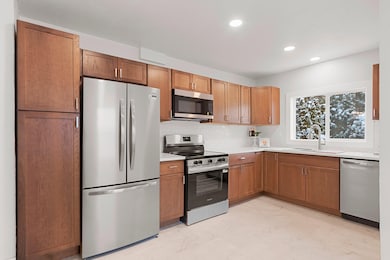 611 E Pacific St, Appleton, WI 54911 - photo 3