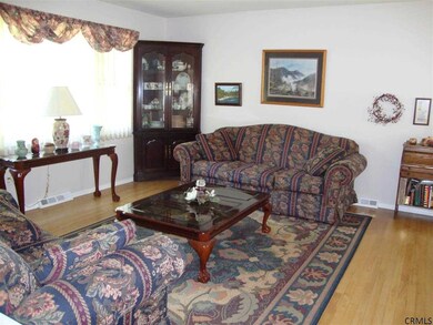 121 E Poplar Dr, Delmar, NY 12054 - photo 3