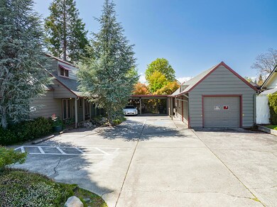 882 NE 7th St, Grants Pass, OR 97526 - photo 5