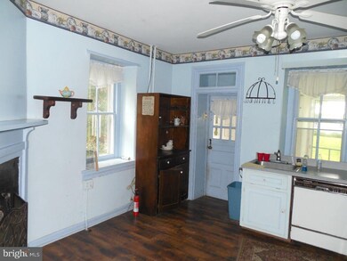 175 Sycamore Ln, Phoenixville, PA 19460 - photo 3