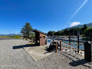 105 Cove St unit 4B, Craig, AK 99921 - photo 4