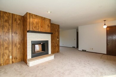 207 Hilltop Cir, Brooklyn, WI 53521 - photo 5