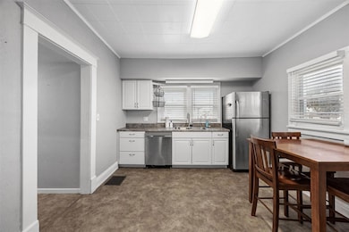 908 W 3rd St, Vinton, IA 52349 - photo 7