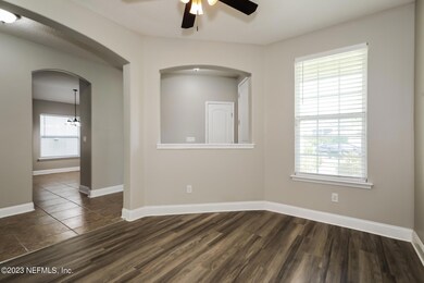 007-photo-family-room-10942254