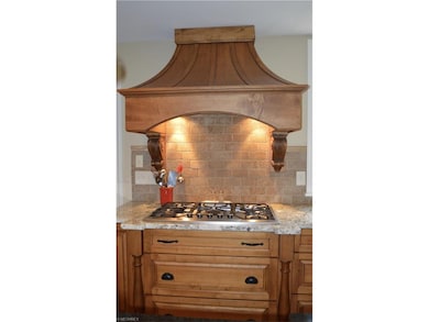 Gas range with five burners, subway tile and custo