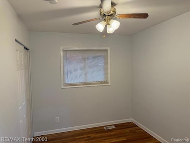 6124 Deering St, Garden City, MI 48135 - photo 4