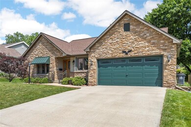 1600 Hidden Hollow Ln NW, Cedar Rapids, IA 52405 - photo 3