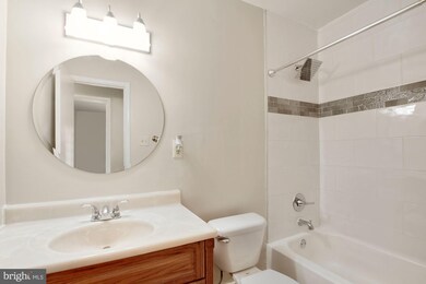 11341 Laurelwalk Dr, Laurel, MD 20708 - photo 6