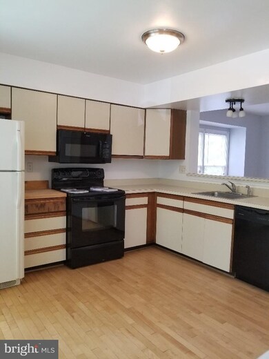 3700 Angelton Ct, Burtonsville, MD 20866 - photo 6