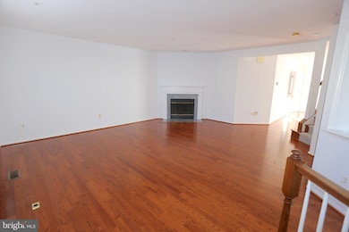 11419 Hollowstone Dr, Rockville, MD 20852 - photo 4