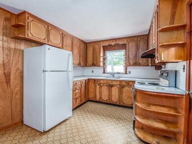 136 Glenmere St, Lowell, MA 01852 - photo 3